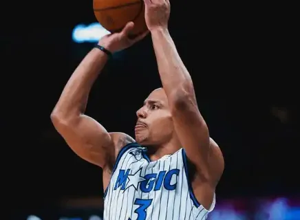 旺财28网页-贝恩全场17投7中，三分7中3得到19分4篮板1抢断1封盖